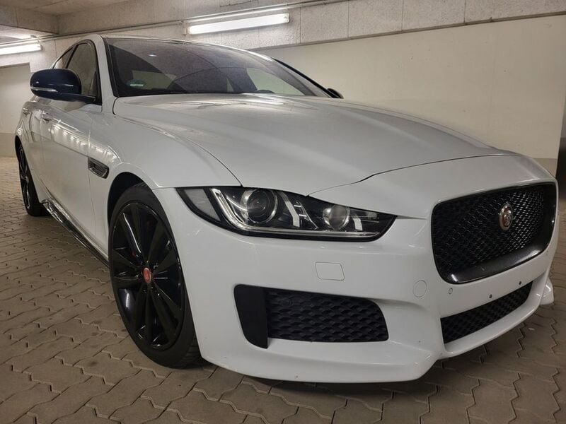 Weiß Gebraucht 2017 Jaguar XE S Limousine | 19.990 € (Fairer Preis) - Bild 1/4