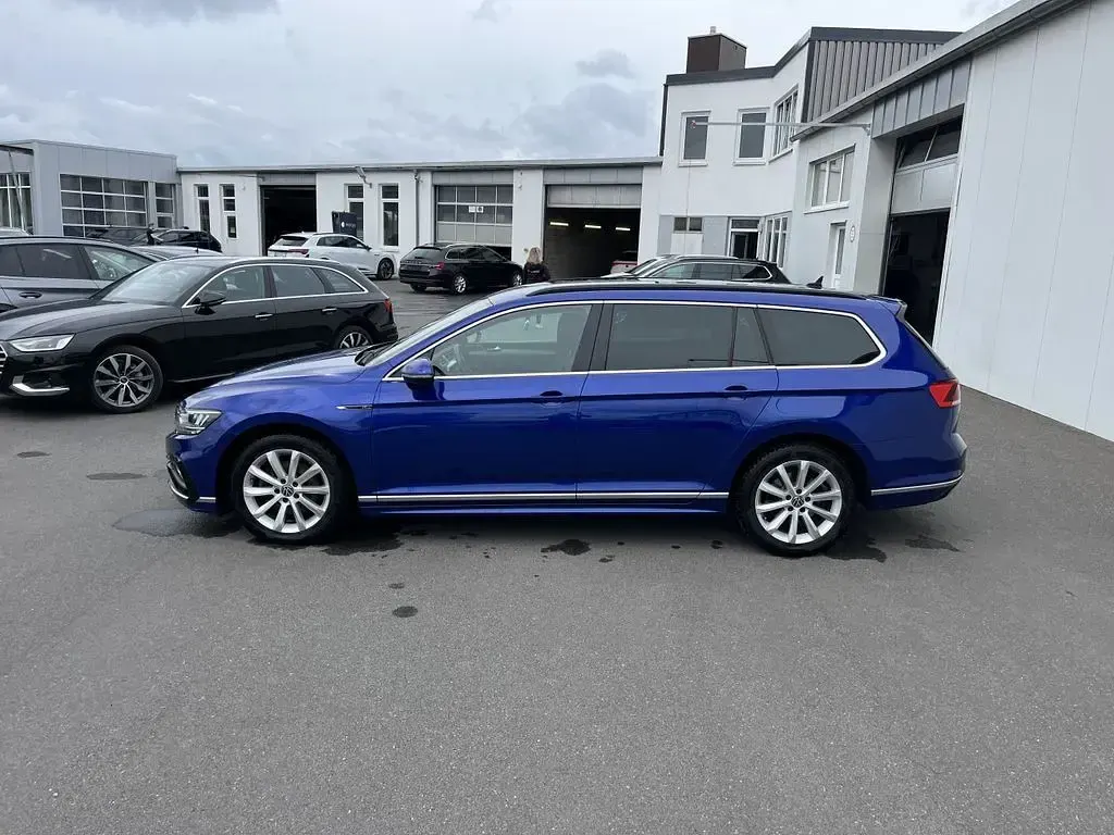 Gebraucht VW Passat R-line 150 PS (110 kW) 2021 Blau Kombi