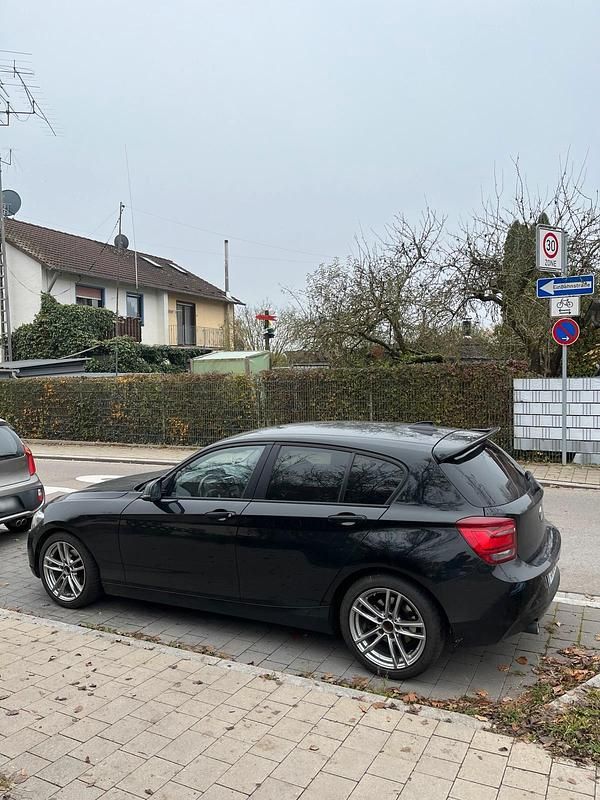 Gebraucht BMW 120 150 PS (110 kW) 2012 Schwarz Kleinwagen