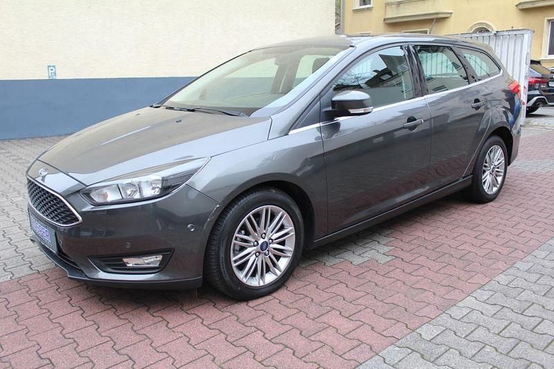 Grau Gebraucht 2018 Ford Focus Cool & Connect Limousine | 8.990 € (Superpreis) - Bild 1/4