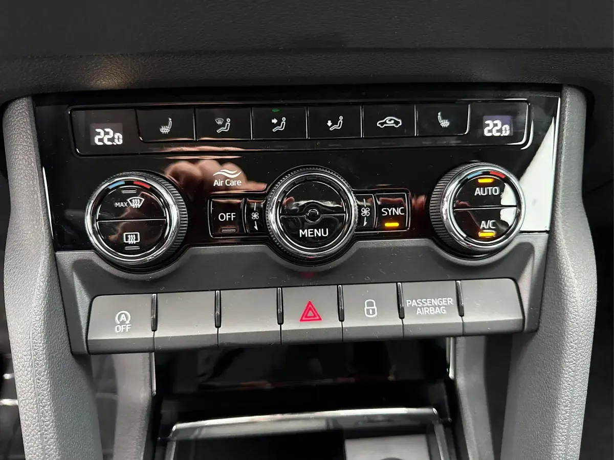 Neu Skoda Karoq Selection 150 PS (110 kW) 2026 Smokey diomond metallic SUV