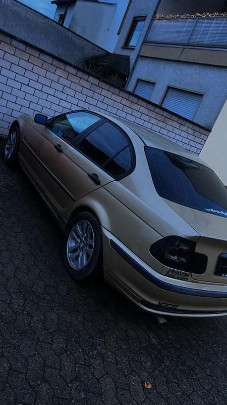 Gebraucht BMW 316 105 PS (77 kW) 2000 Gold Limousine