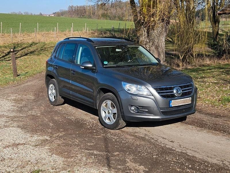 Gebraucht VW Tiguan Freestyle 140 PS (102 kW) 2011 Grau SUV