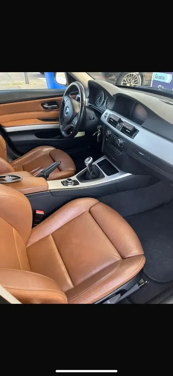 Gebraucht BMW 318 143 PS (105 kW) 2011 Schwarz Kombi