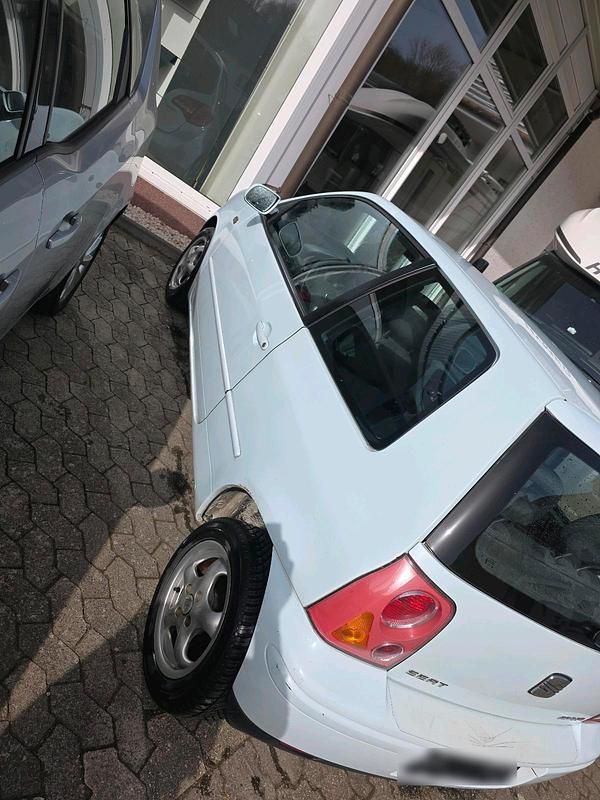 Second-hand Seat Arosa 2002 Albastru Hatchback