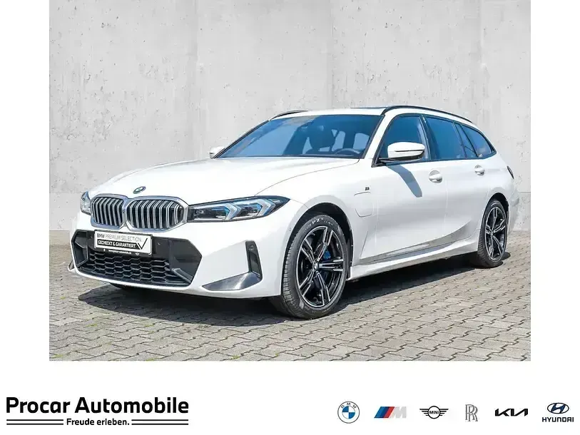 Gebraucht BMW 330e Comfort Edition 292 PS (214 kW) 2025 Kombi