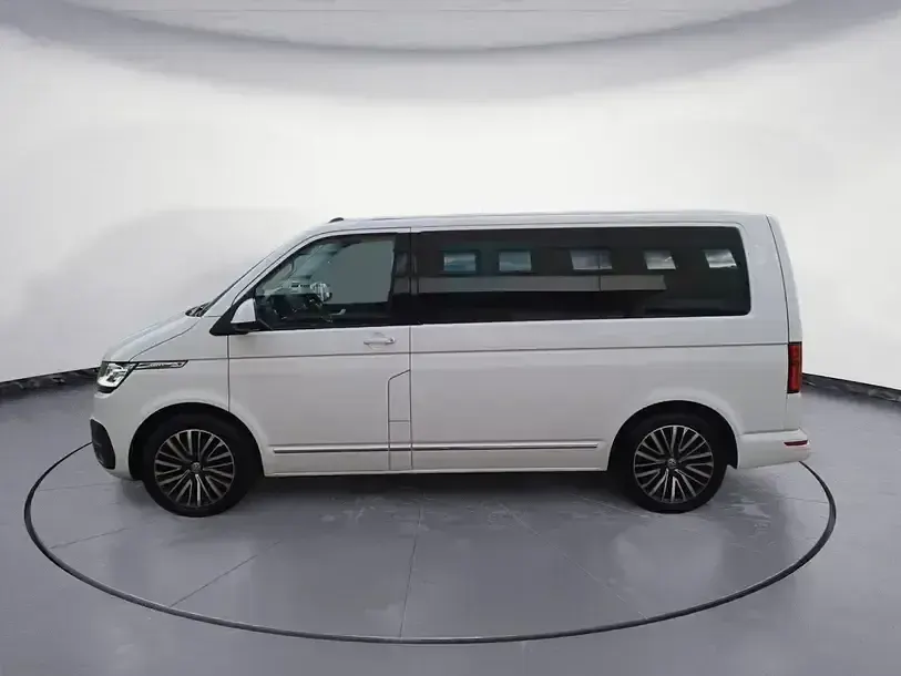 Second-hand VW Multivan Generation Six 204 CP (150 kW) 2022 Alb Monovolum