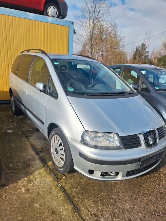 Silber Gebraucht 2004 Seat Alhambra Reference Van / Kleinbus | 1.500 € (Guter Preis) - Bild 1/4