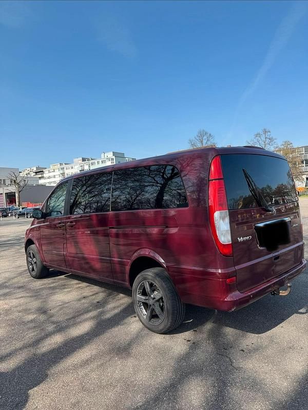 Gebraucht Mercedes Viano 150 PS (110 kW) 2007 Rot Van / Kleinbus