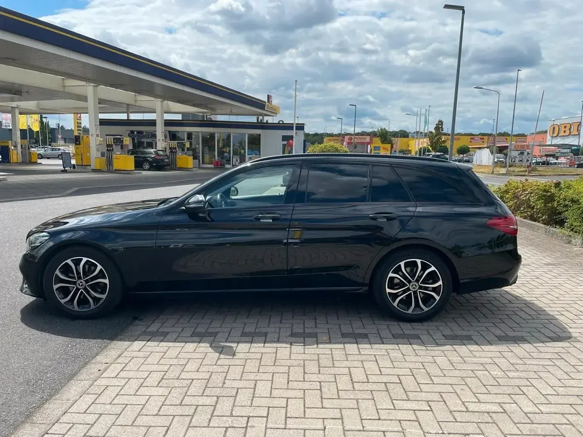 Gebraucht Mercedes C220 194 PS (142 kW) 2018 Schwarz Kombi