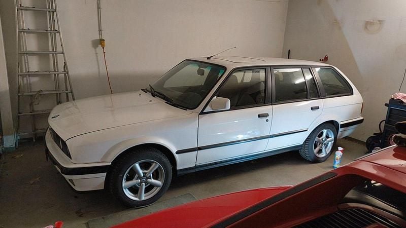 Weiß Gebraucht 1989 BMW 325 Sport Line Kombi | 8.500 € - Bild 1/4