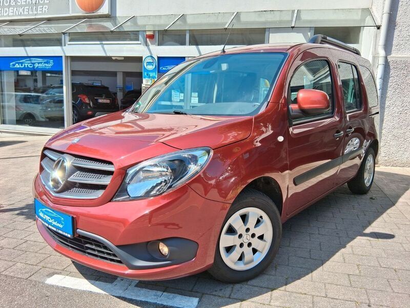 Rot Gebraucht 2017 Mercedes Citan 111 Kombi | 12.900 € (Fairer Preis) - Bild 1/4