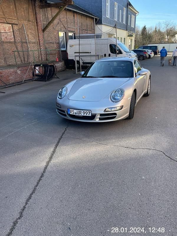 Silber Gebraucht 2007 Porsche 997 Coupé | 47.450 € (Fairer Preis) - Bild 1/4