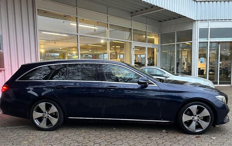 Usata Mercedes E220 194 CV (142 kW) 2017 Blu Station wagon
