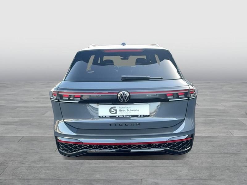 Gebraucht VW Tiguan R-line 193 PS (141 kW) 2024 Grau SUV