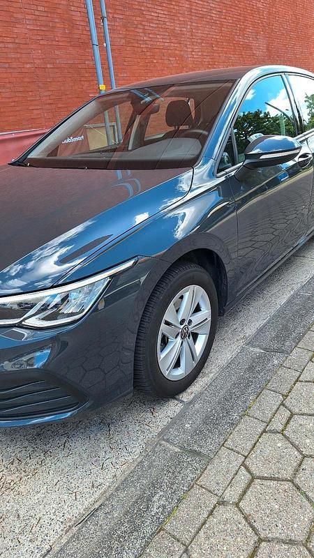Grau Gebraucht 2021 VW Golf VIII Style Limousine | 19.990 € (Superpreis) - Bild 1/4