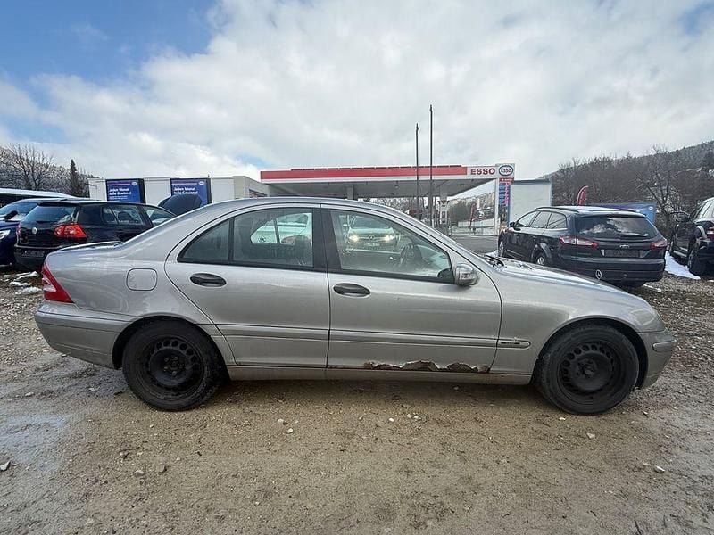 Gebraucht Mercedes C180 143 PS (105 kW) 2003 Beige Limousine