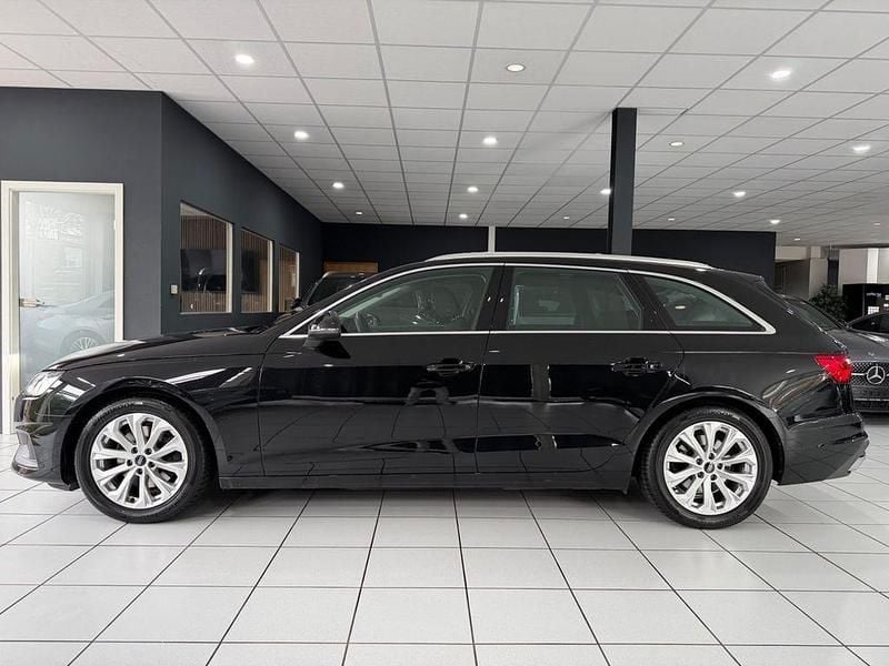 Gebraucht Audi A4 Sport 163 PS (119 kW) 2022 Schwarz Kombi