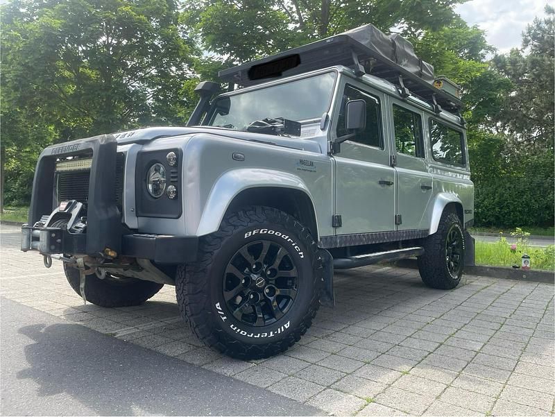 Silber Gebraucht 2012 Land Rover Defender SUV | 35.999 € - Bild 1/4