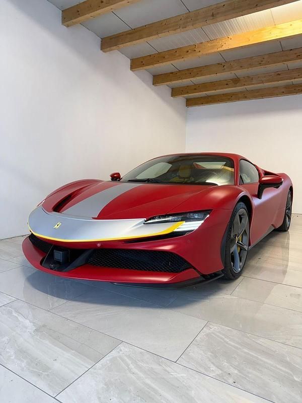 Rot Gebraucht 2022 Ferrari SF90 Cabrio | 519.999 € - Bild 1/4
