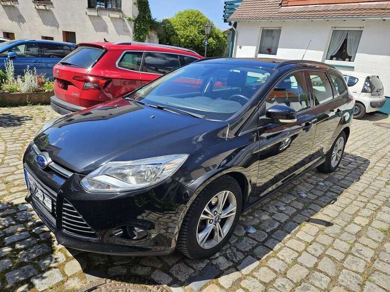 Schwarz Gebraucht 2014 Ford Focus Kombi | 7.190 € (Etwas zu teuer) - Bild 1/4