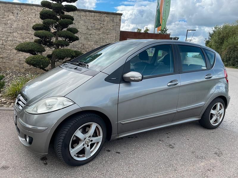 Grau Gebraucht 2005 Mercedes A170 Avantgarde Kleinwagen | 1.299 € (Superpreis) - Bild 1/4