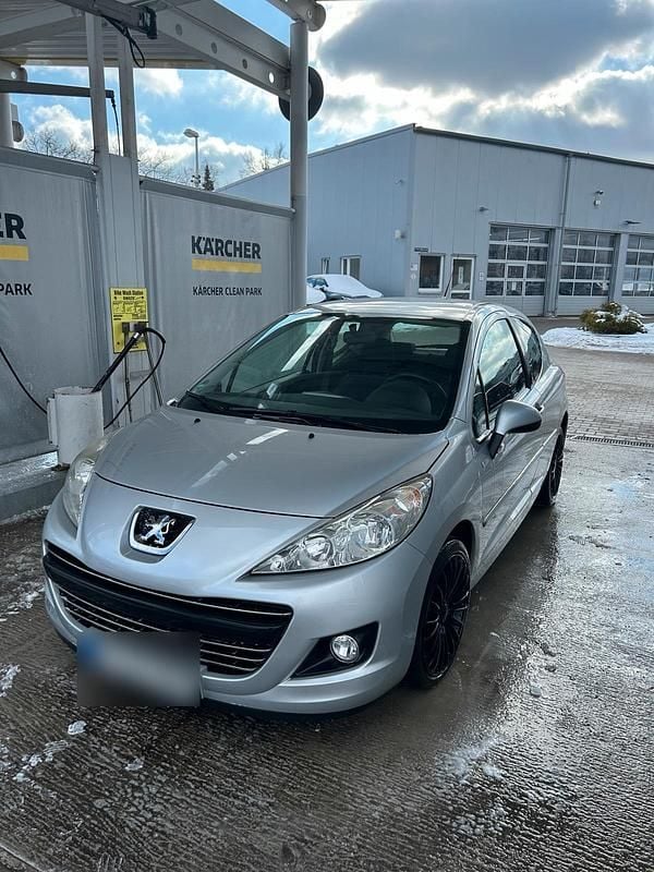 Gebraucht Peugeot 207 73 PS (53 kW) 2010 Silber Limousine