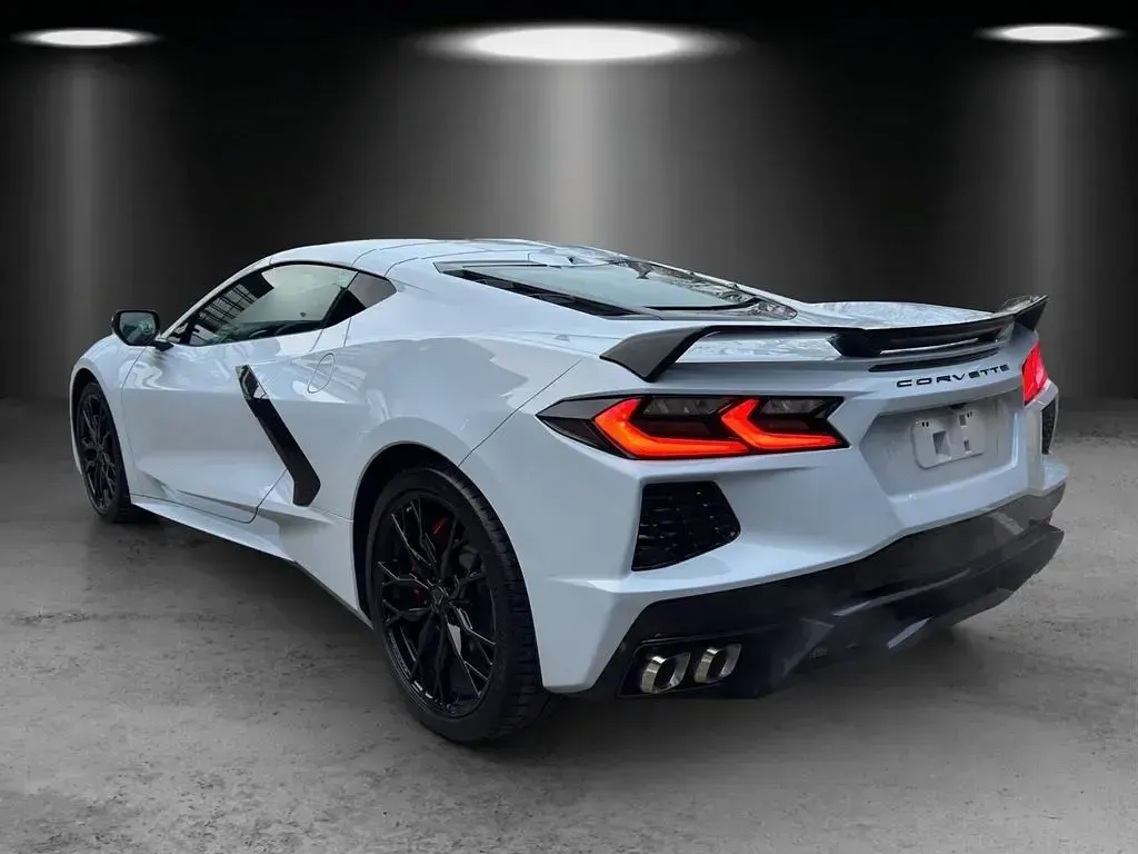 Używany Corvette C8 481 KM (353 kW) 2024 Szary Coupe