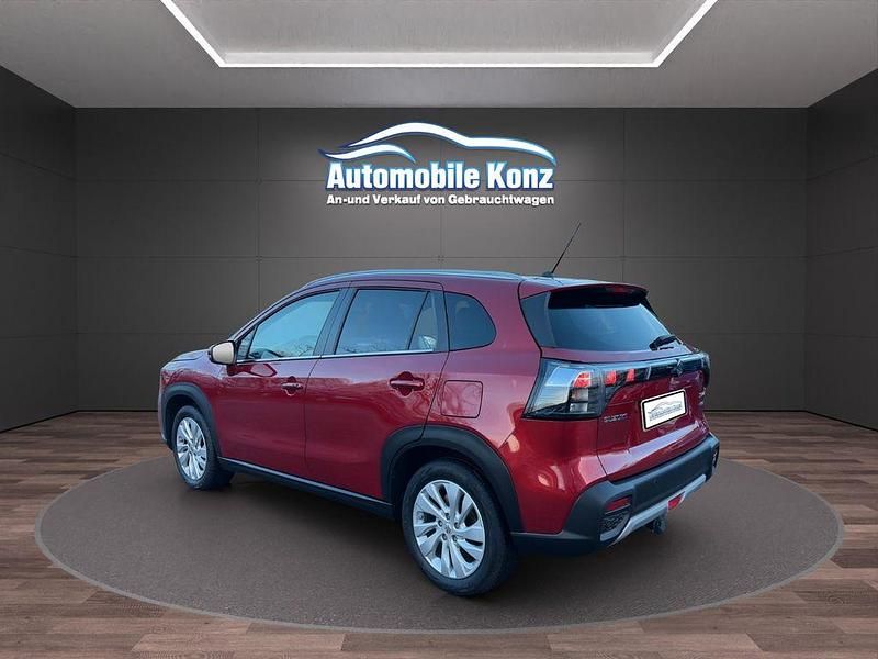 Gebraucht Suzuki SX4 129 PS (94 kW) 2023 Rot Van / Kleinbus