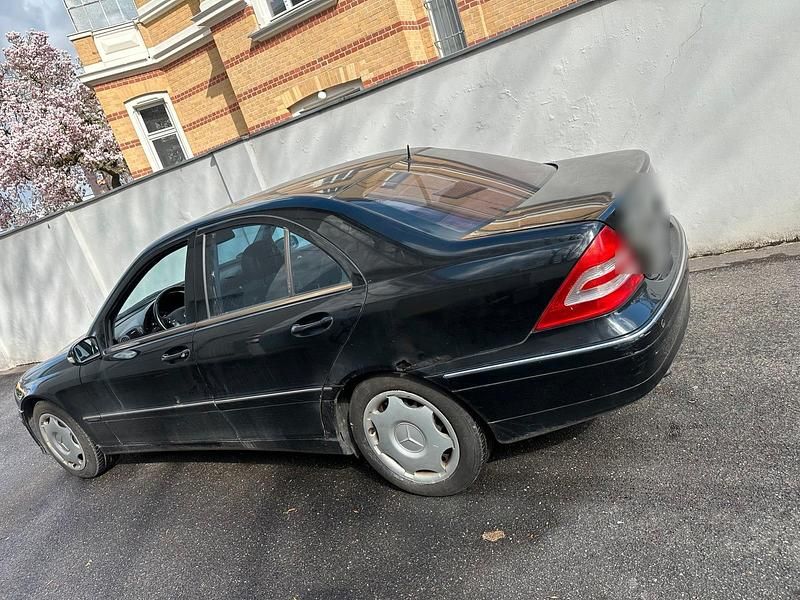 Gebraucht Mercedes C240 169 PS (124 kW) 2001 Schwarz Limousine