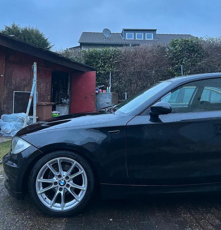 Gebraucht BMW 116 122 PS (89 kW) 2010 Schwarz Kleinwagen