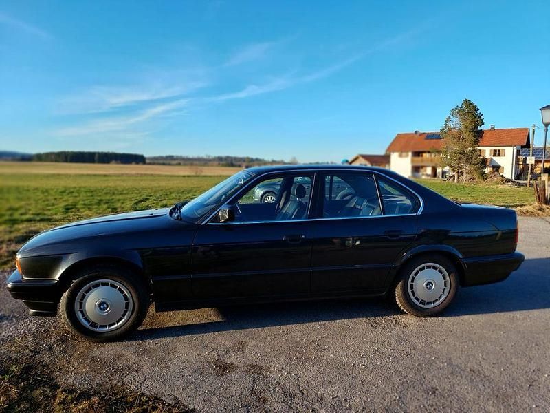 Gebraucht BMW 525 170 PS (125 kW) 1988 Schwarz Limousine
