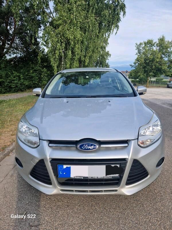 Silber Gebraucht 2013 Ford Focus Kleinwagen | 4.200 € (Guter Preis) - Bild 1/4