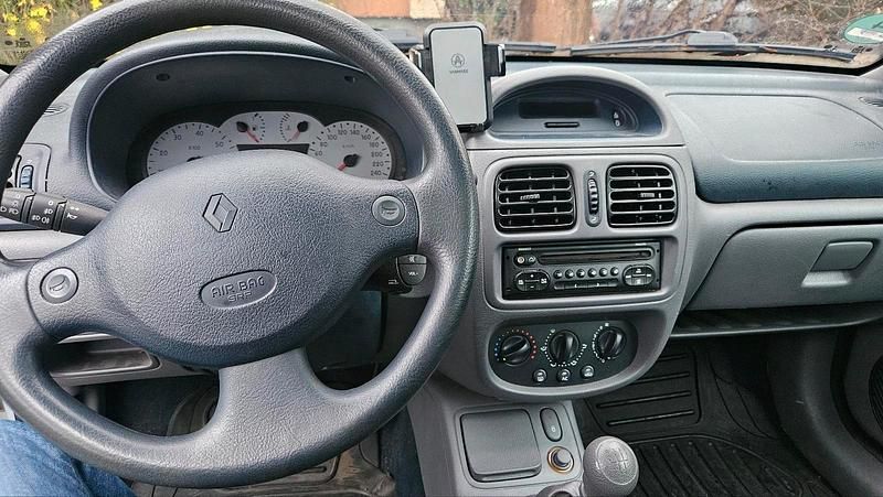 Gebraucht Renault Clio II 70 PS (51 kW) 1999 Grau Kleinwagen