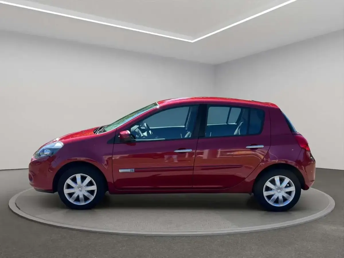 Gebraucht Renault Clio III Dynamique 101 PS (74 kW) 2010 Rot Kleinwagen