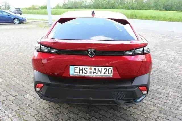 Gebraucht Peugeot 408 Allure 131 PS (96 kW) 2023 Lackierung elixierrot SUV