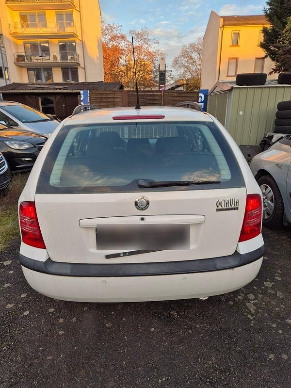 Gebraucht Skoda Octavia 75 PS (55 kW) 2009 Weiß Kombi