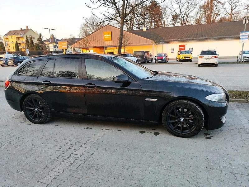 Gebraucht BMW 530 250 PS (183 kW) 2011 Schwarz Kombi