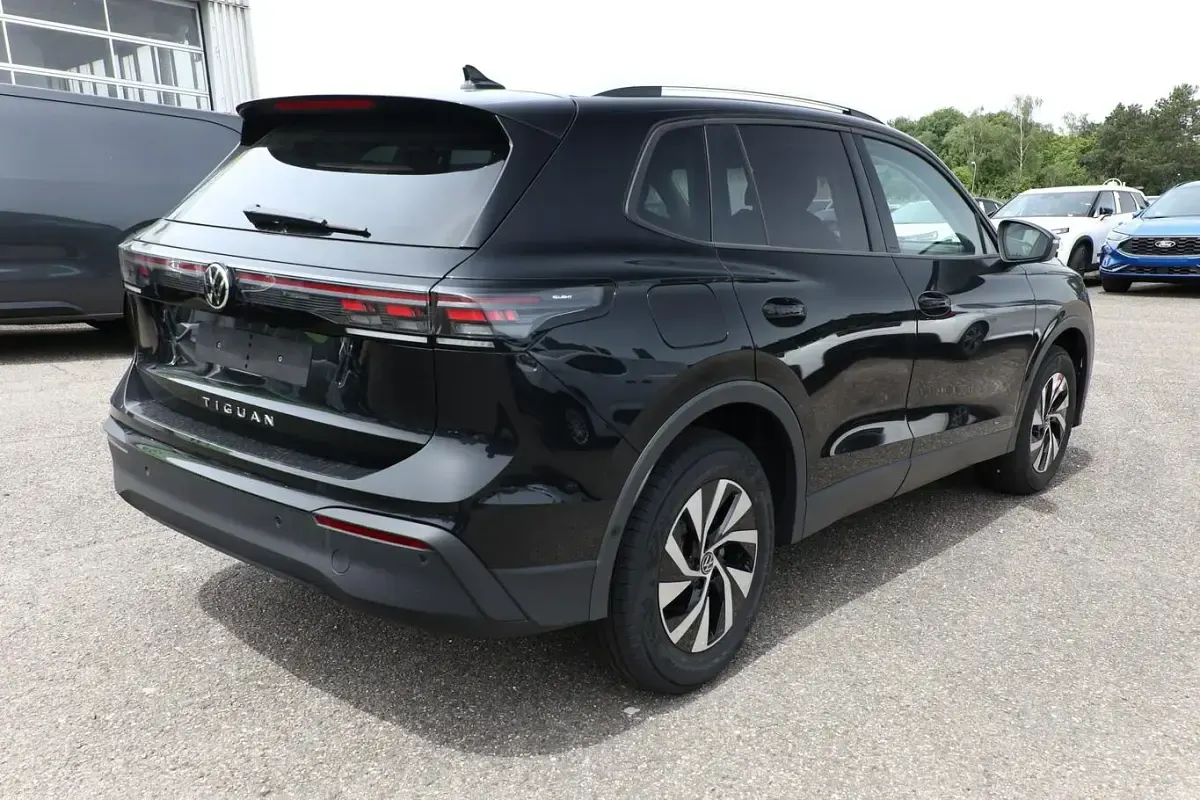 Neu VW Tiguan IQ Drive 150 PS (110 kW) 2026 Grenadillschwarz metallic SUV