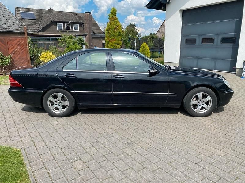Second-hand Mercedes S320 204 CP (150 kW) 2003 Negru Berlinǎ