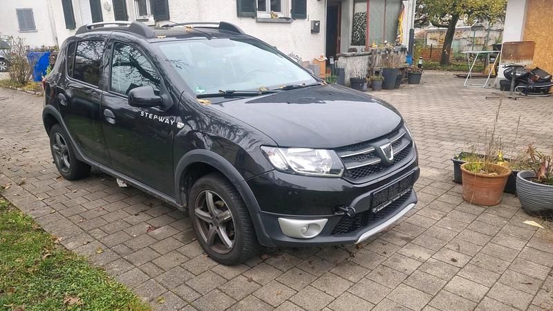 Schwarz Gebraucht 2016 Dacia Sandero Kleinwagen | 3.900 € (Superpreis) - Bild 1/4
