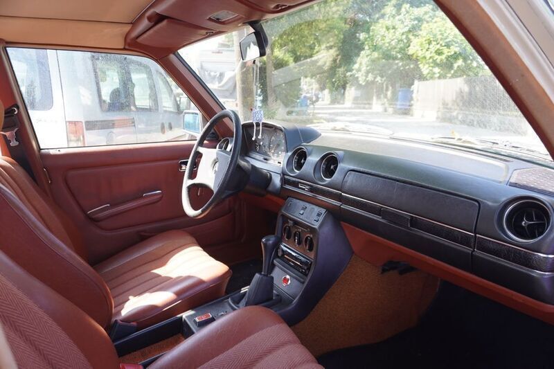 Beige Gebraucht 1980 Mercedes 200 Limousine | 9.999 € - Bild 1/4