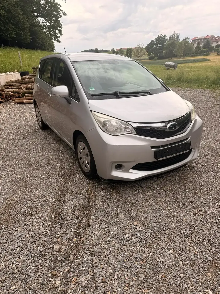 Gebraucht Subaru Trezia 86 PS (63 kW) 2009 Silber Kleinwagen