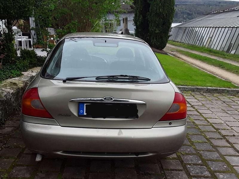 Gebraucht Ford Mondeo 116 PS (85 kW) 1999 Beige Limousine