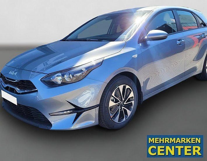 Neu Kia Ceed 140 PS (102 kW) 2025 Silber Kleinwagen