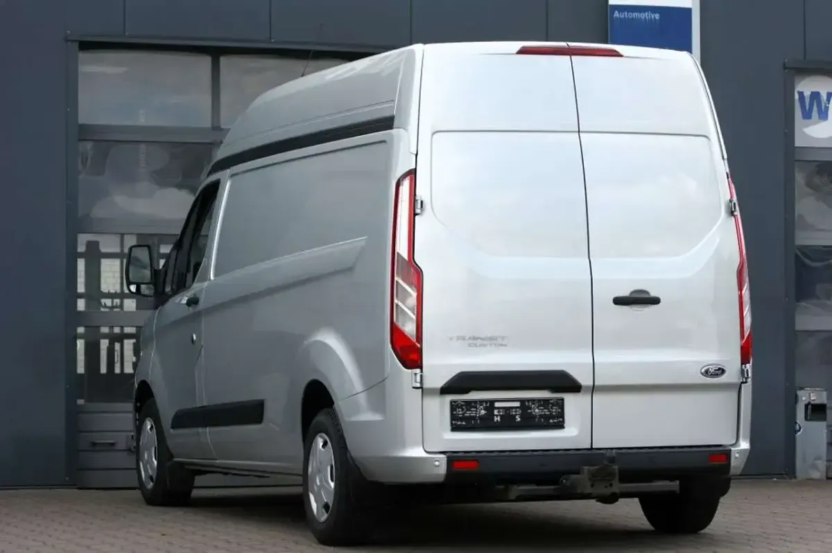 Gebraucht Ford Transit Custom Trend 131 PS (96 kW) 2020 Moondust silver (metallic) Pickup