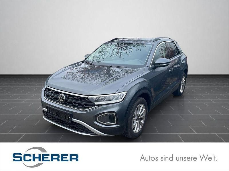 Indiumgrau metallic (metallic) Gebraucht 2025 VW T-Roc Life SUV | 31.900 € (Fairer Preis) - Bild 1/4
