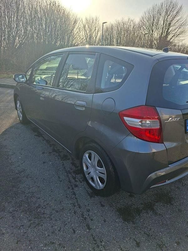 Gebraucht Honda Jazz Trend 99 PS (72 kW) 2014 Grau Kleinwagen
