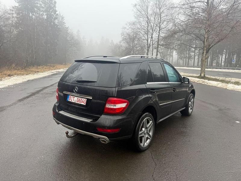 Gebraucht Mercedes ML350 231 PS (169 kW) 2010 Schwarz SUV