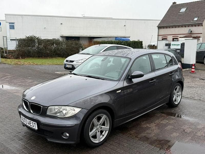 Grau Gebraucht 2004 BMW 120 Advantage Kleinwagen | 4.790 € (Fairer Preis) - Bild 1/4